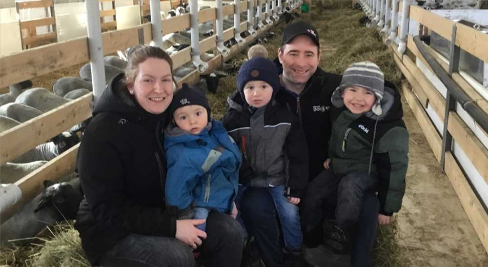 Pascale Maheu et Pierre-Luc Faucher avec leurs enfants.
